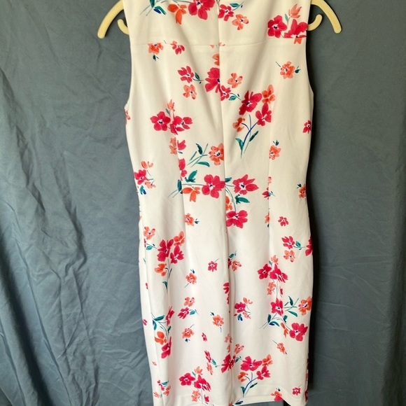 Calvin Klein: White Floral Ruched Sheath Dress: 6P - Picture 11 of 16